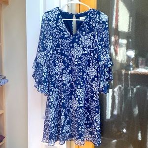 Really pretty dress with fun fluttery sleeves ! Great for work !